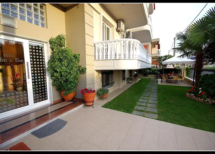 John & Eve Hotel