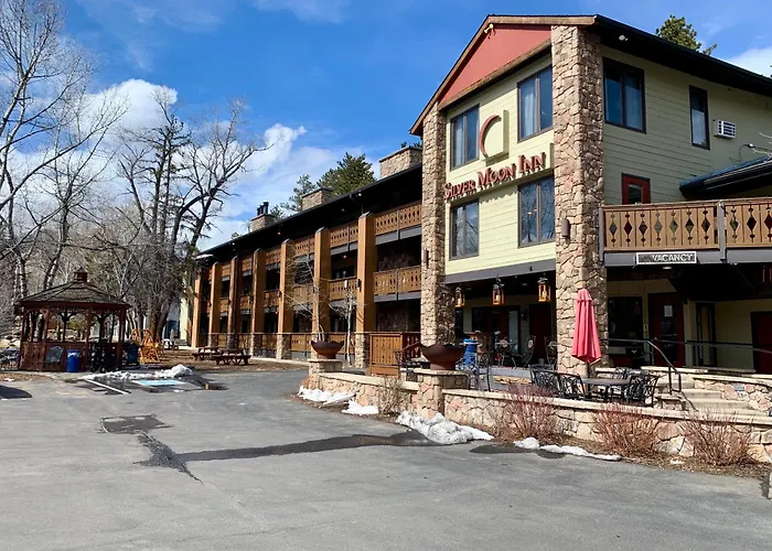 Silver Moon Inn