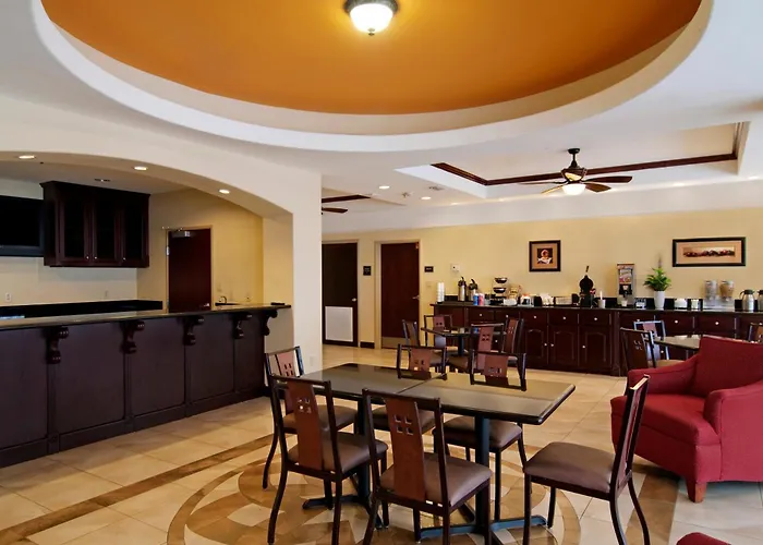 Super 8 By Wyndham Hidalgo At La Plaza Mall & Mcallen Airport