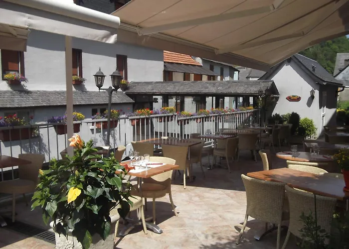 Logis Hotel Restaurant Auberge De L'Isard