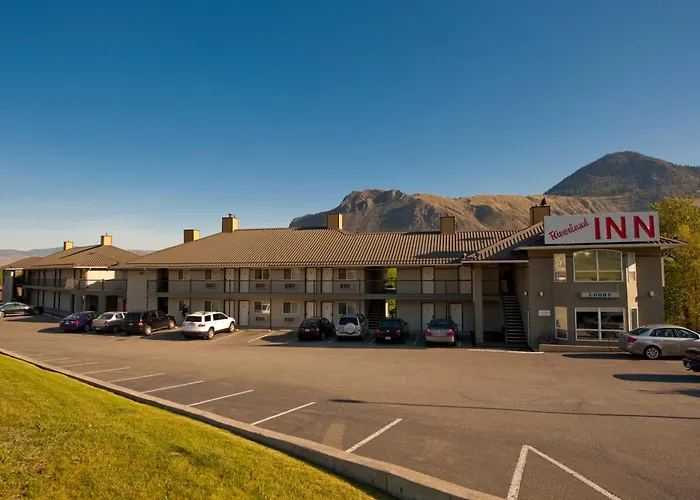 Riverland Inn & Suites