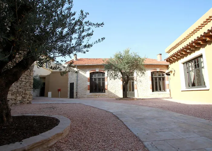 Logis Hotel Le Clos Des Oliviers