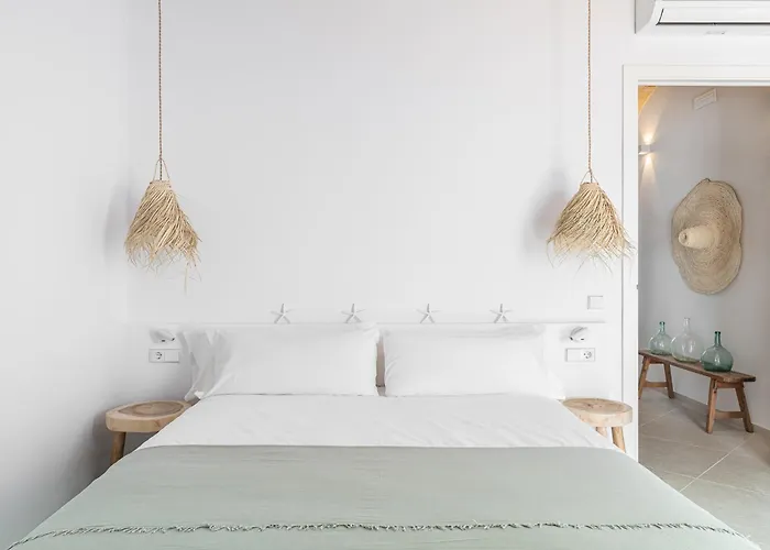 S'Enclova Petit Hotel