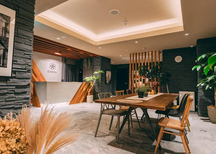 R Hotel Honmachi