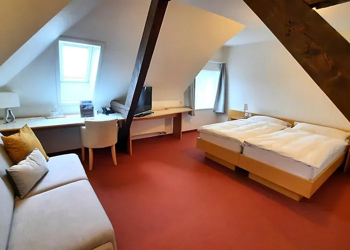 Hotel Promenade, Das Ruhige Stadthotel Mit Kostenfreien Parkplaetzen, E-Auto-Ladestationen Und Privatpark Mitten In Der Stadt