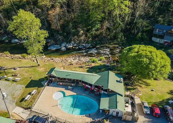 Geneva Hotel & Tiki Bar Chimney Rock