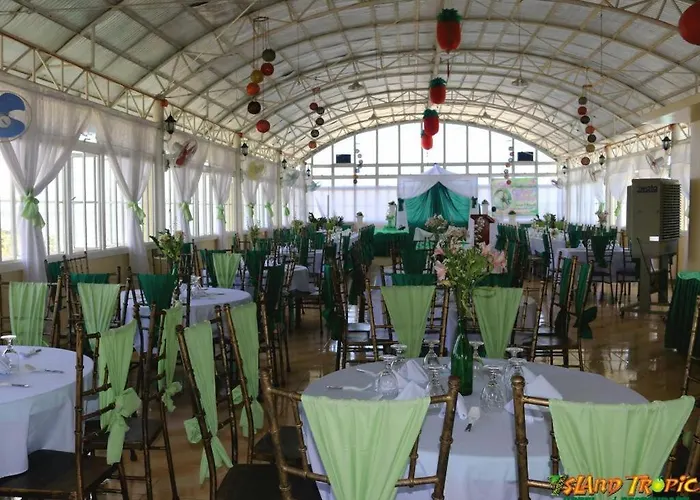 Island Tropic Hotel And Restaurant