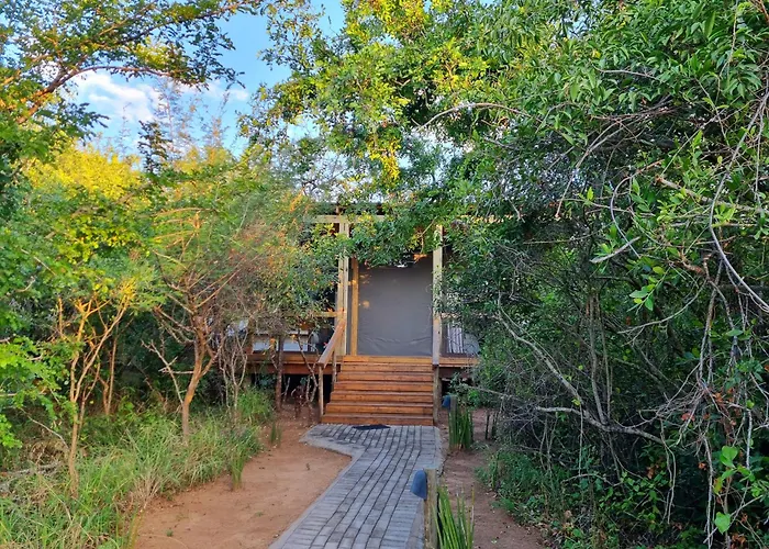 Kingfisher Creek Safari Lodge