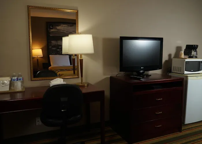 Jolly Roger Inn & Resort