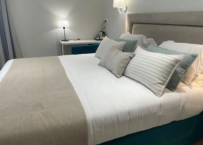 Kyriad Saumur Hyper Centre Hotel, Appartements, Seminaires Et Spa Soins Sothys Paris