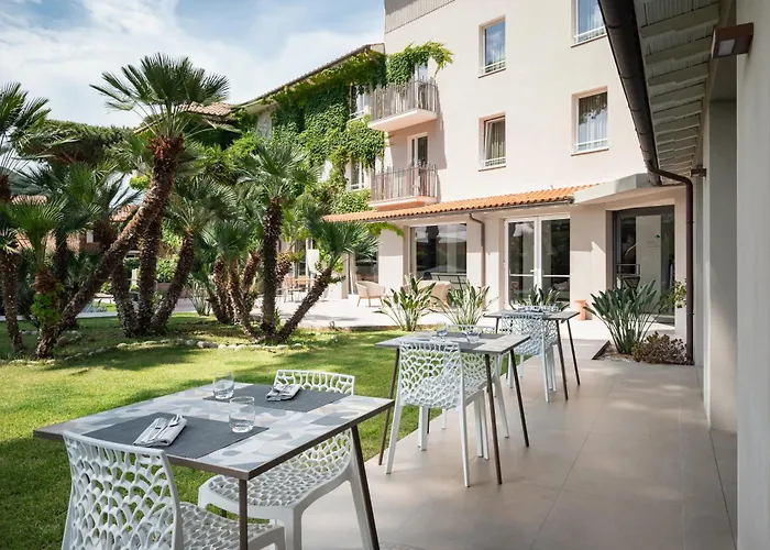 Marina Garden Hotel