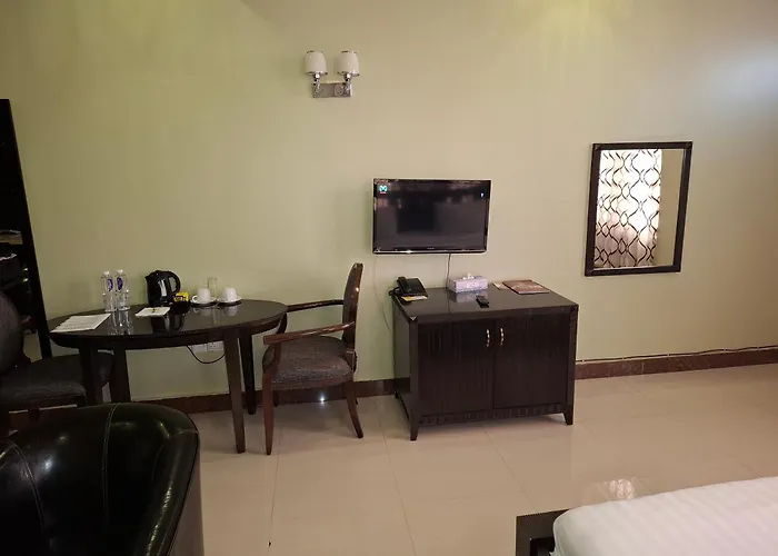 Flomi Hotel