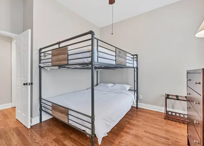 St Louis Tower Grove Two-Story Townhome Perfect For Groups Side A