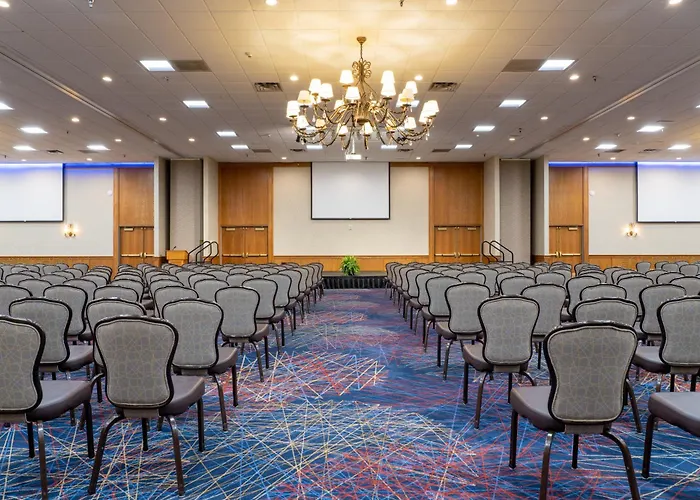 Mcm Elegante Hotel & Conference Center