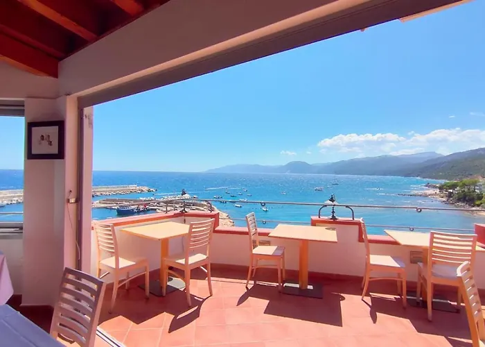 Bue Marino Hotel & Rooftop Bar