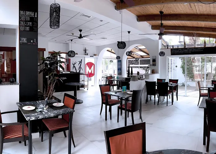 Atrium Hotel