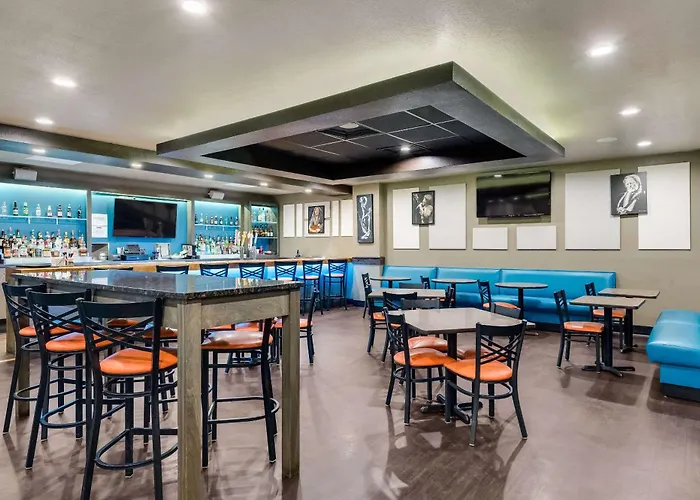 Clarion Inn & Suites Russellville I-40