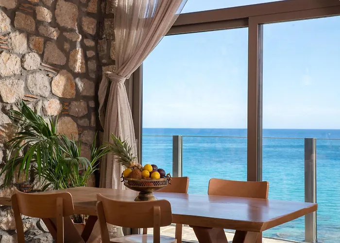 Stone Luxury Suites - Adults Only