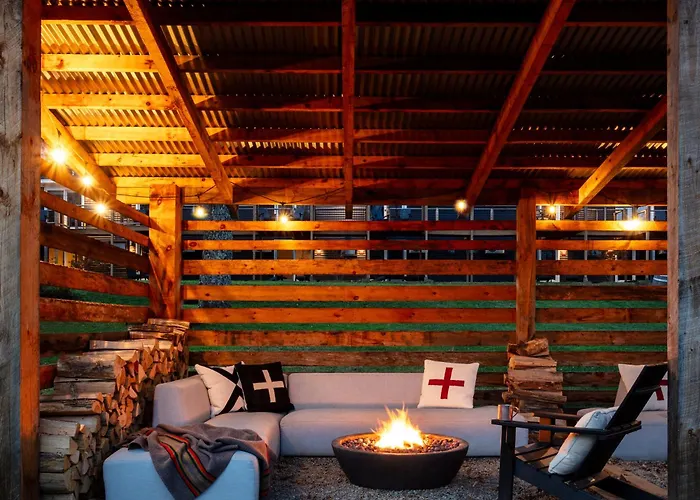 Taelta Lodge, A Bluebird By Lark