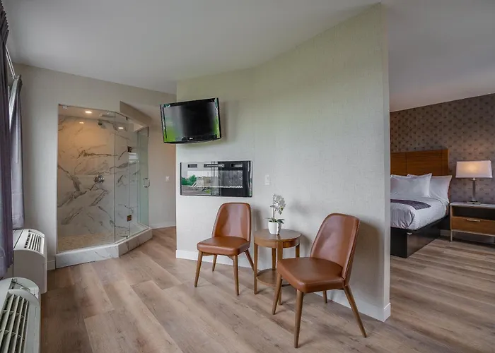 Monte Carlo Inn Oakville Suites