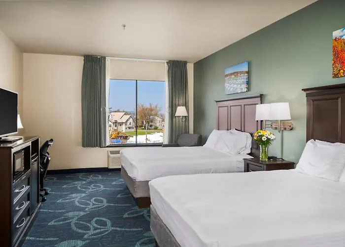Park Point Marina Inn