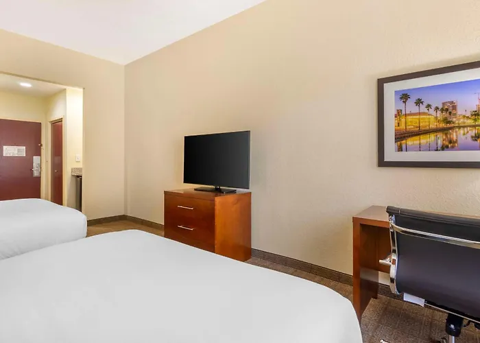 Comfort Inn & Suites Northeast - Gateway