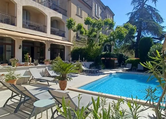 Le Castelet Des Alpilles