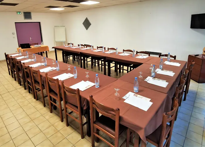 Brit Hotel Confort Pau Lons