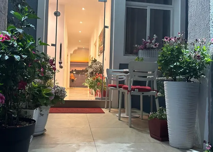 Deni'S Hotel