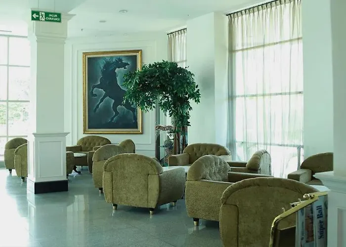 Grand Mahkota Hotel