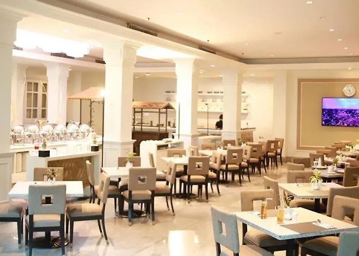 Grand Mahkota Hotel