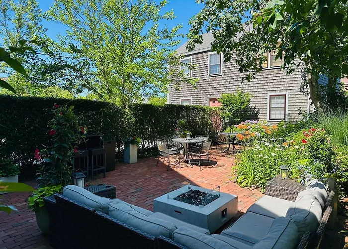 Seven Sea Street Inn