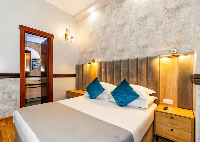 La Strada Boutique Villa