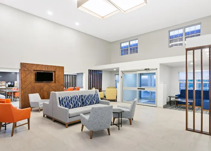Holiday Inn Express & Suites Port Washington By Ihg