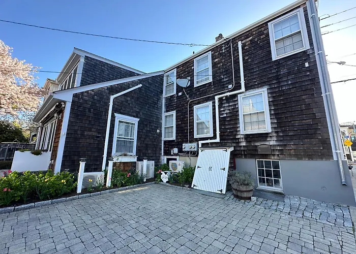 Entire Private Historic Inn Downtown Newport