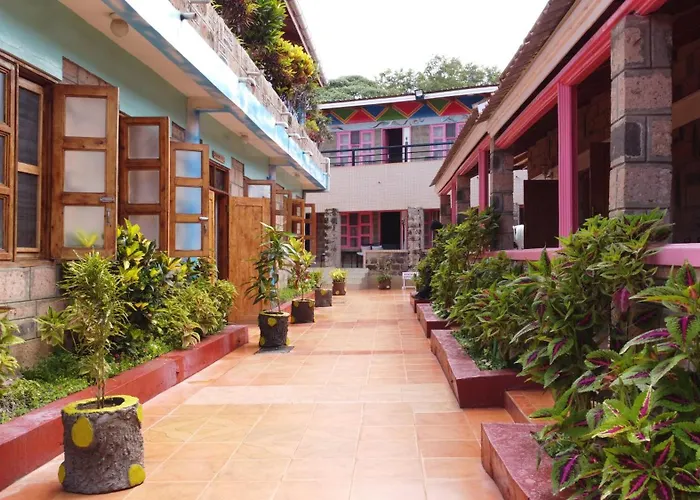 Miryams Village Inn Safari Lodge