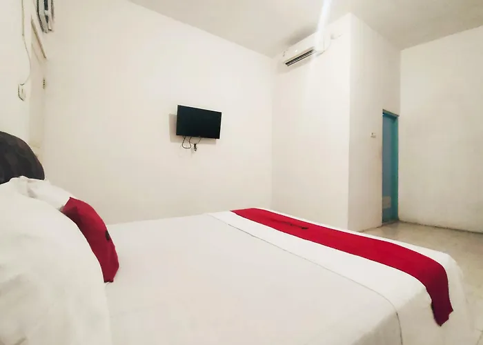 Reddoorz Syariah Near Rs Siti Khodijah Sepanjang