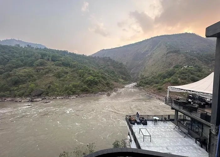Hotel La Orilla Muzaffarabad