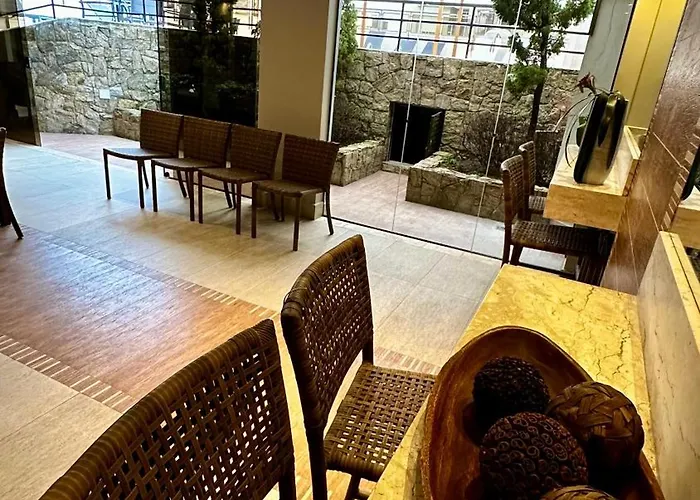 Flat Cosmopolitan Praia no Gonzaga com Varanda - Estacionamento Incluso