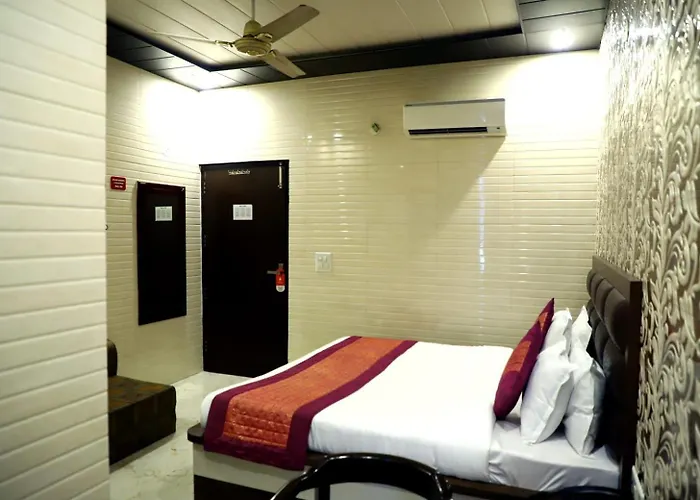 Hotel Holy City