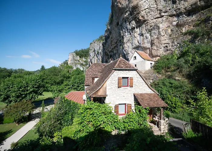 Logis Hôtels - Hôtel Restaurant Domaine Les Falaises