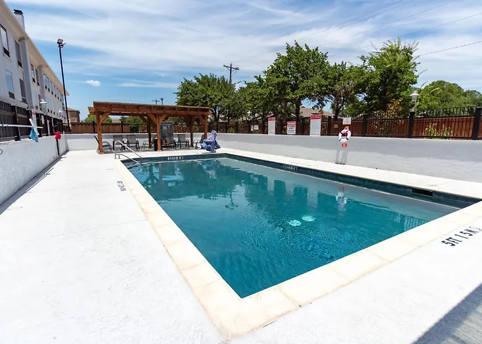 Hampton Inn & Suites Denton