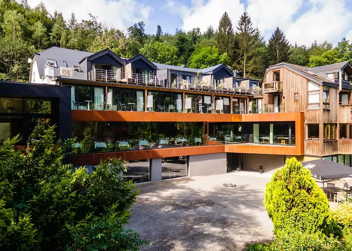 Logis Hostellerie De La Claire Fontaine
