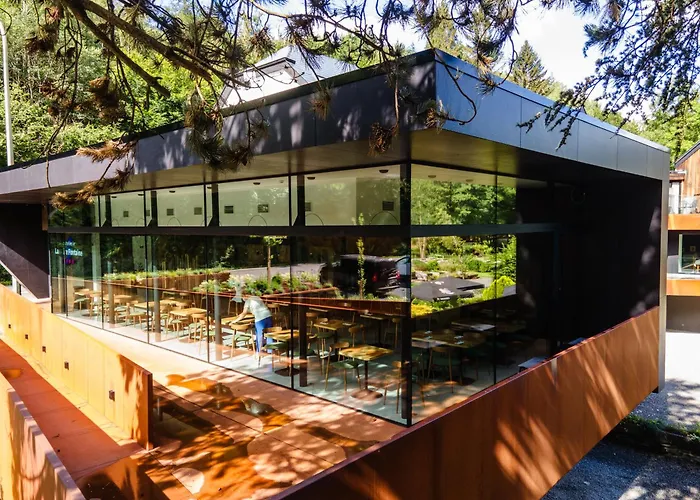 Hostellerie La Claire Fontaine, Logis Hotels & Spa Included
