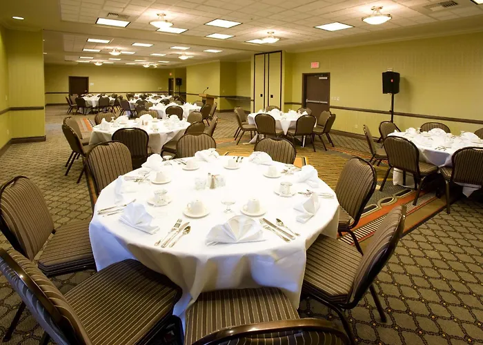 Holiday Inn & Suites Bakersfield By Ihg