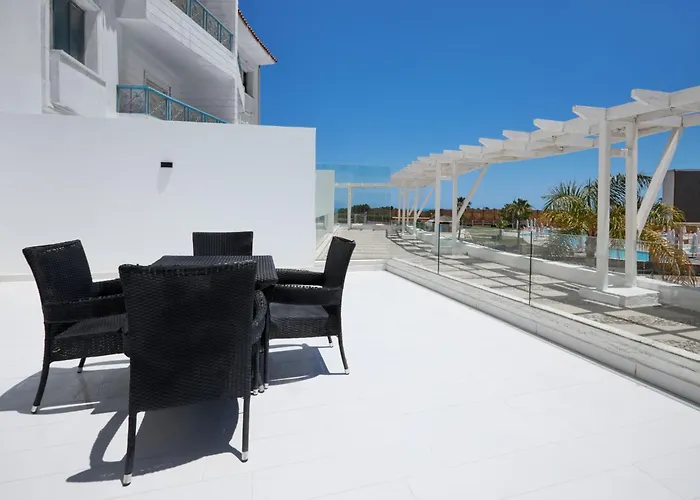 Golden Palace Marina Hotel