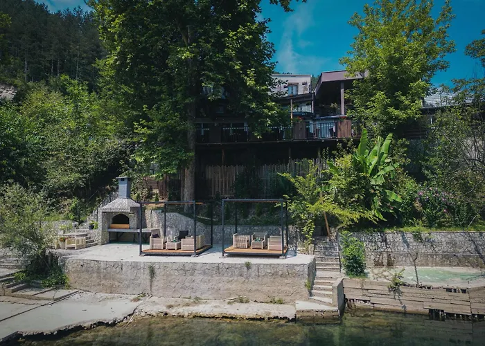 Hotel Tazz - River Front Oasis Collection
