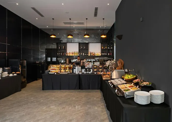 Luxcity Hotel & Apartment