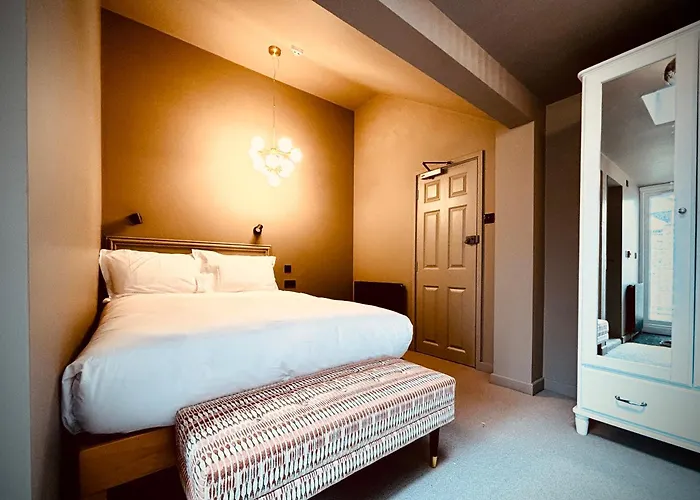 Rooms At The Quayside - Stylish En-Suite Rooms On Poole Quay All Fully Refurbed