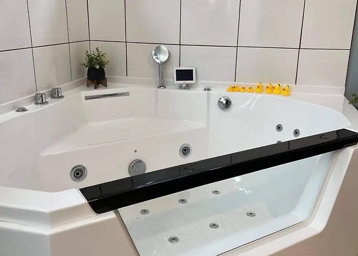 Relaxing King Suite With Jacuzzi